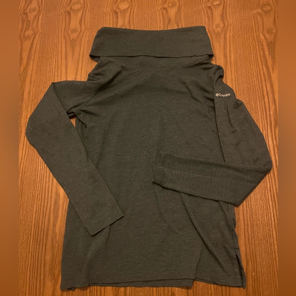Columbia Women's green turtleneck long sleeve size small